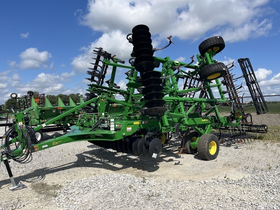 John Deere 2330 in Bowling Green, OH
