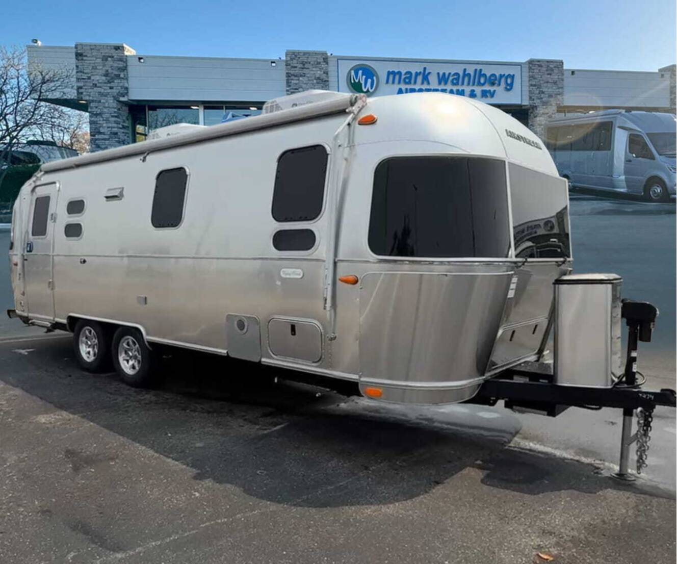 A photo of this 2027 Airstream Flying Cloud 25FB Twin