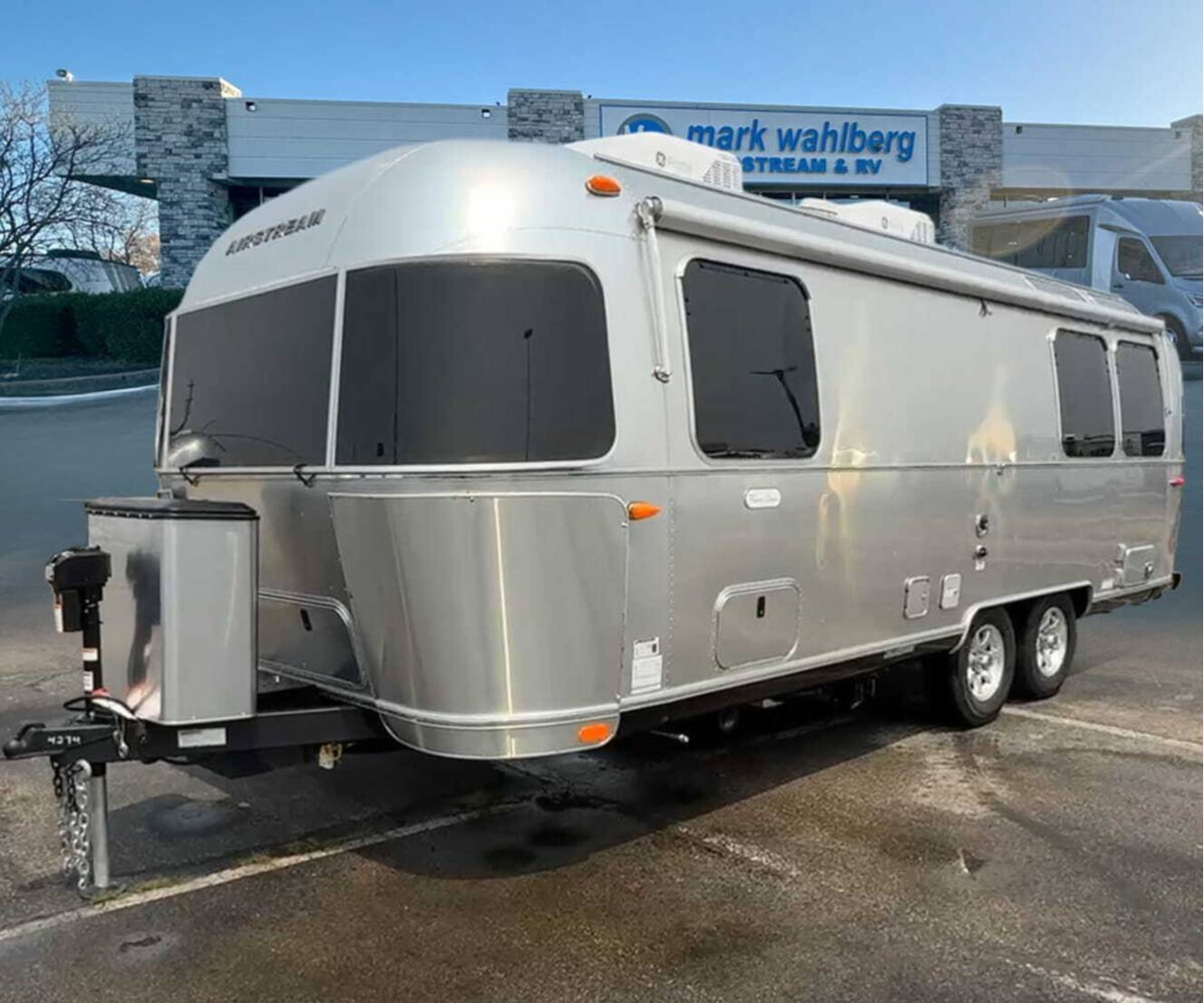 A photo of this 2027 Airstream Flying Cloud 25FB Twin