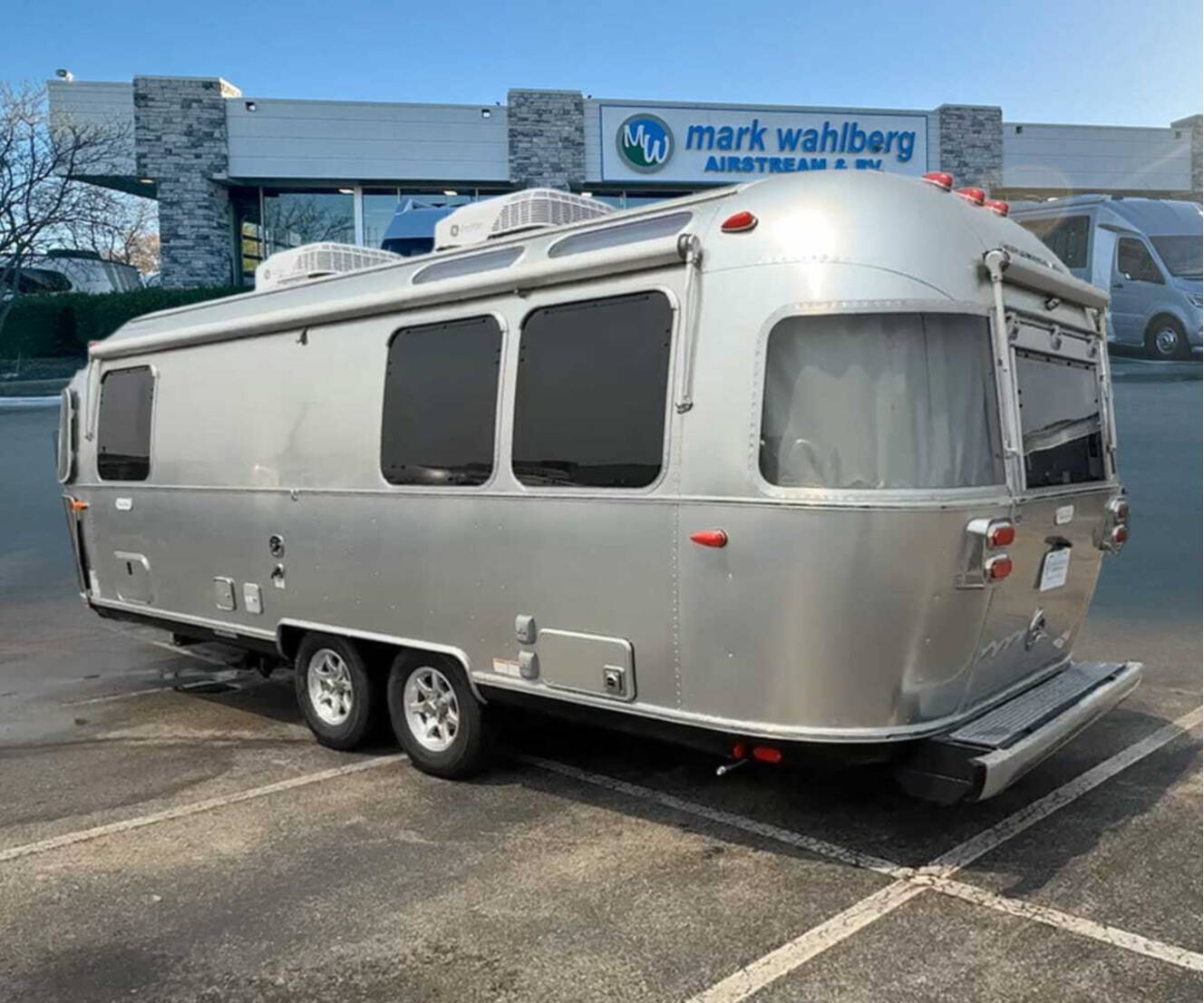 A photo of this 2027 Airstream Flying Cloud 25FB Twin