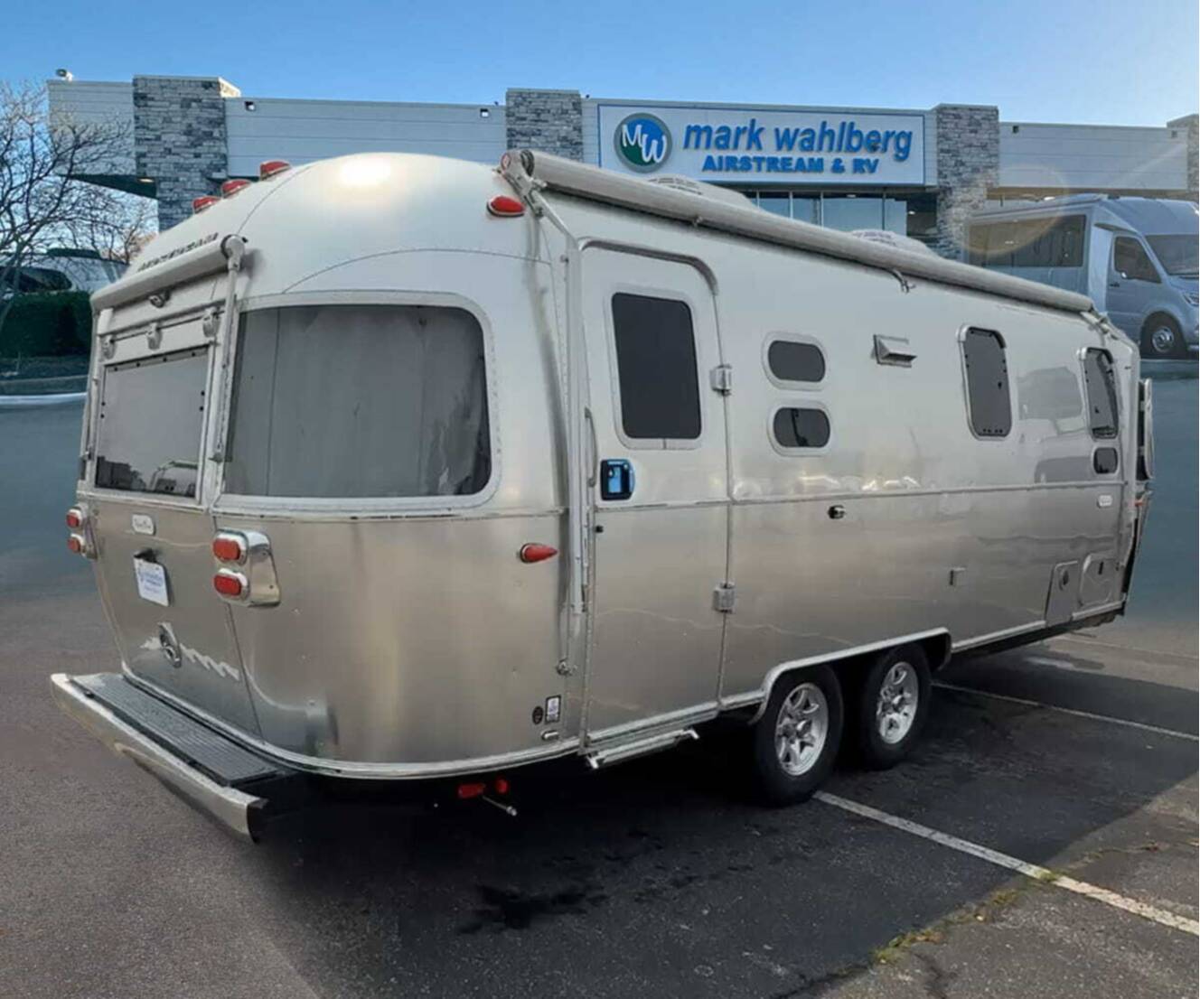 A photo of this 2027 Airstream Flying Cloud 25FB Twin