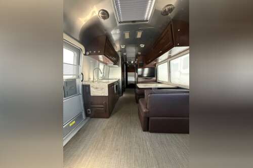2018 Airstream CLASSIC 30RB QUEEN in berkley MA