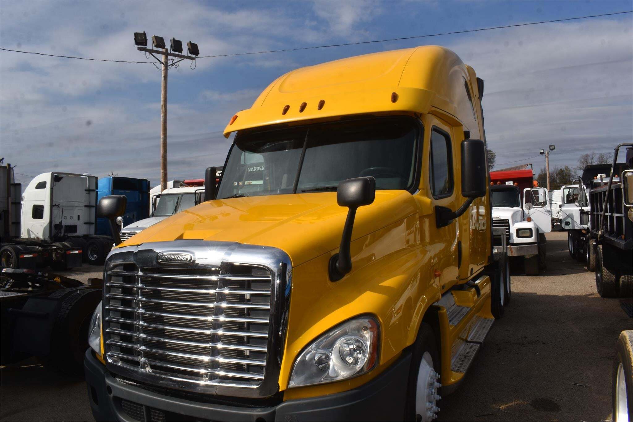 2011 FREIGHTLINER CASCADIA 125 in Covington, TN