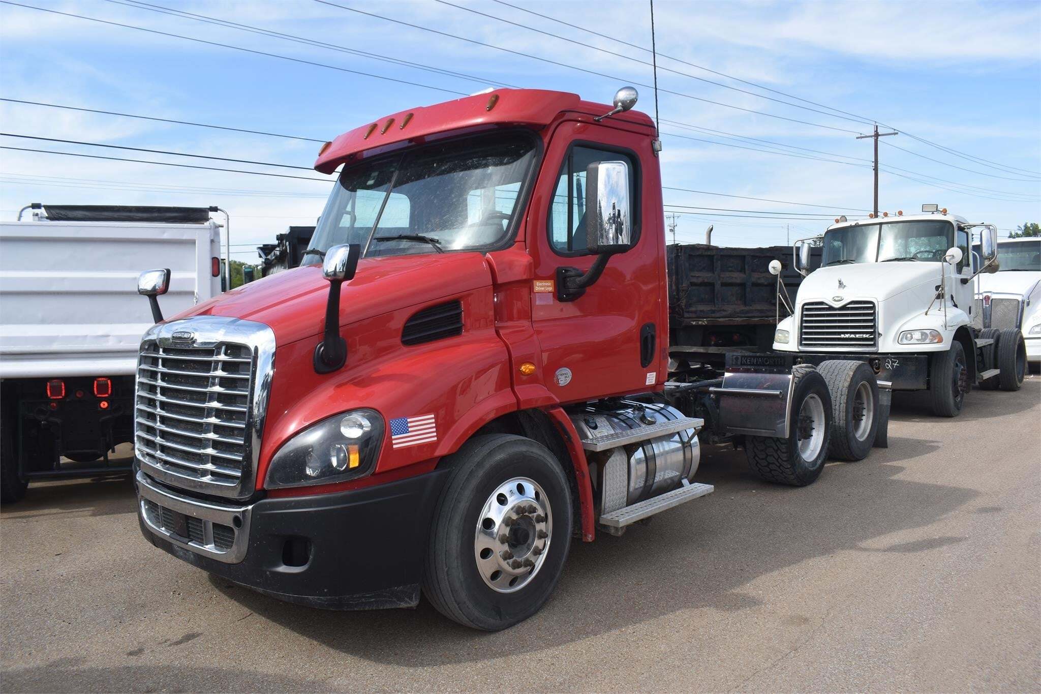 2017 FREIGHTLINER CASCADIA 113 in Covington, TN