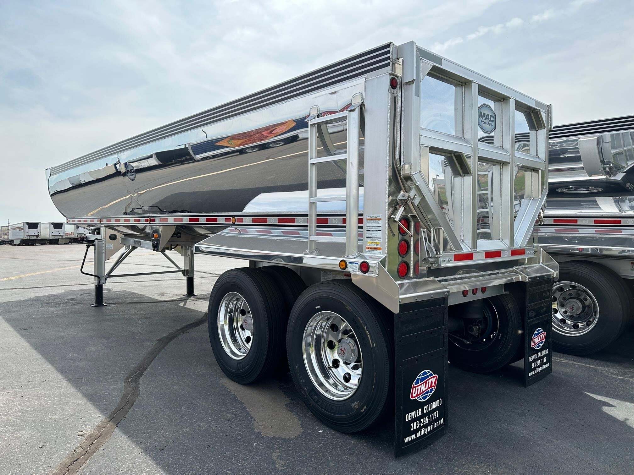 2026 MAC TRAILER MFG 35' MAC MACSIMISER 1/2 ROUND ALUM END DUMP, LINER, in Henderson, CO