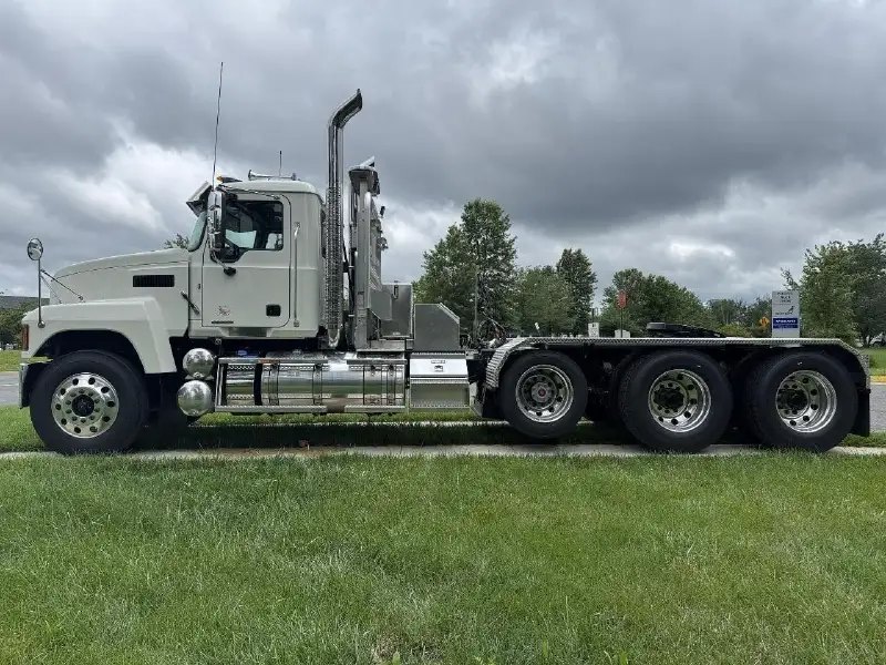 2025 MACK PINNACLE