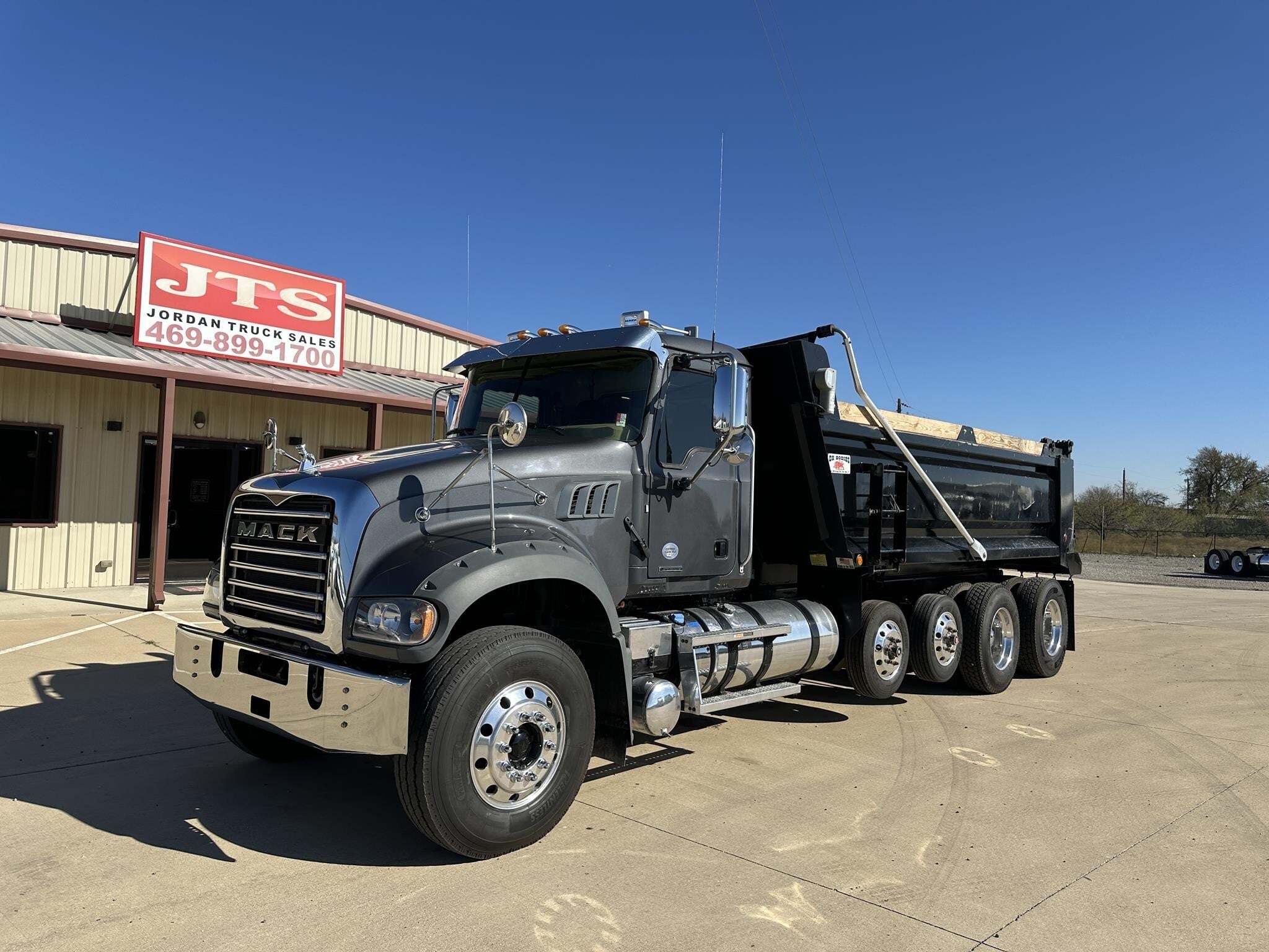 2023 MACK GRANITE in Rhome, TX