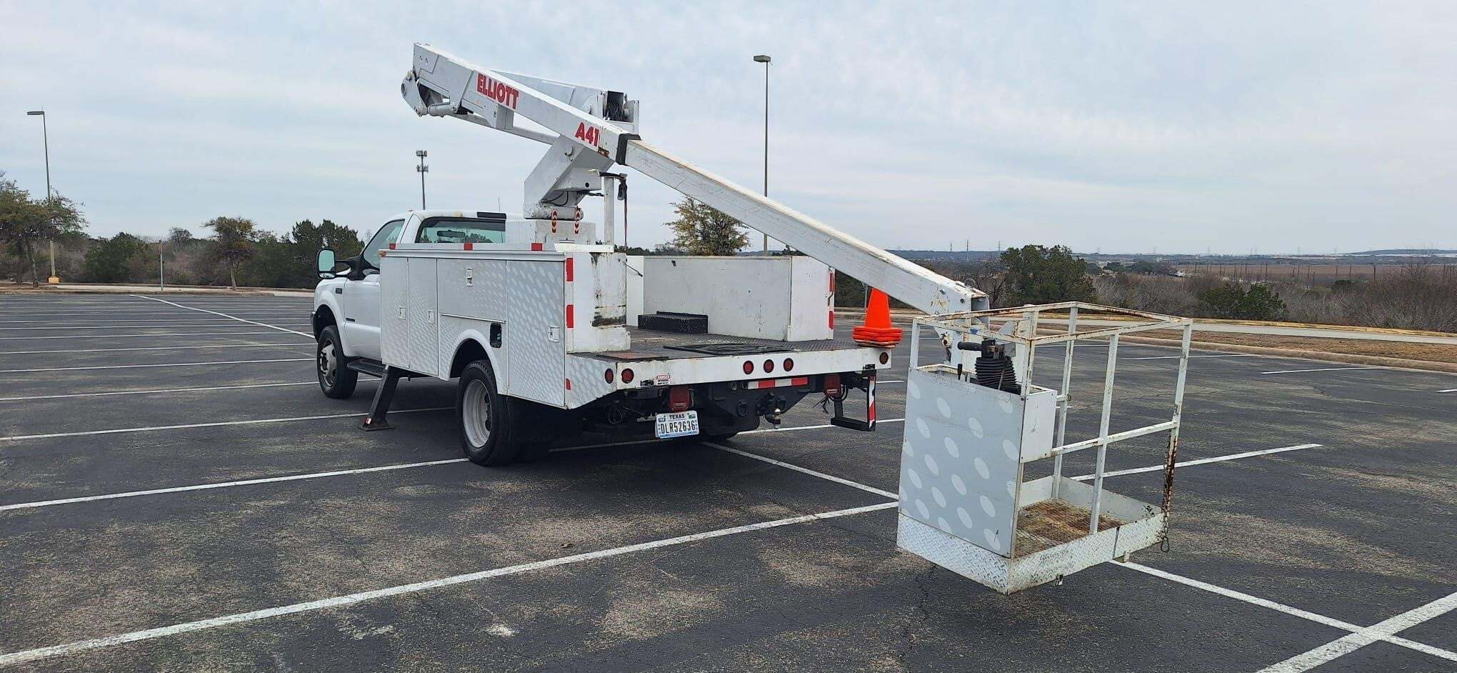 2001 FORD F550 in San Antonio, TX
