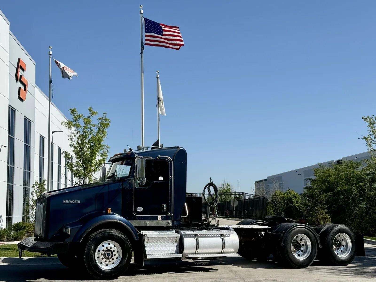 2015 KENWORTH T800 in New Lenox, IL