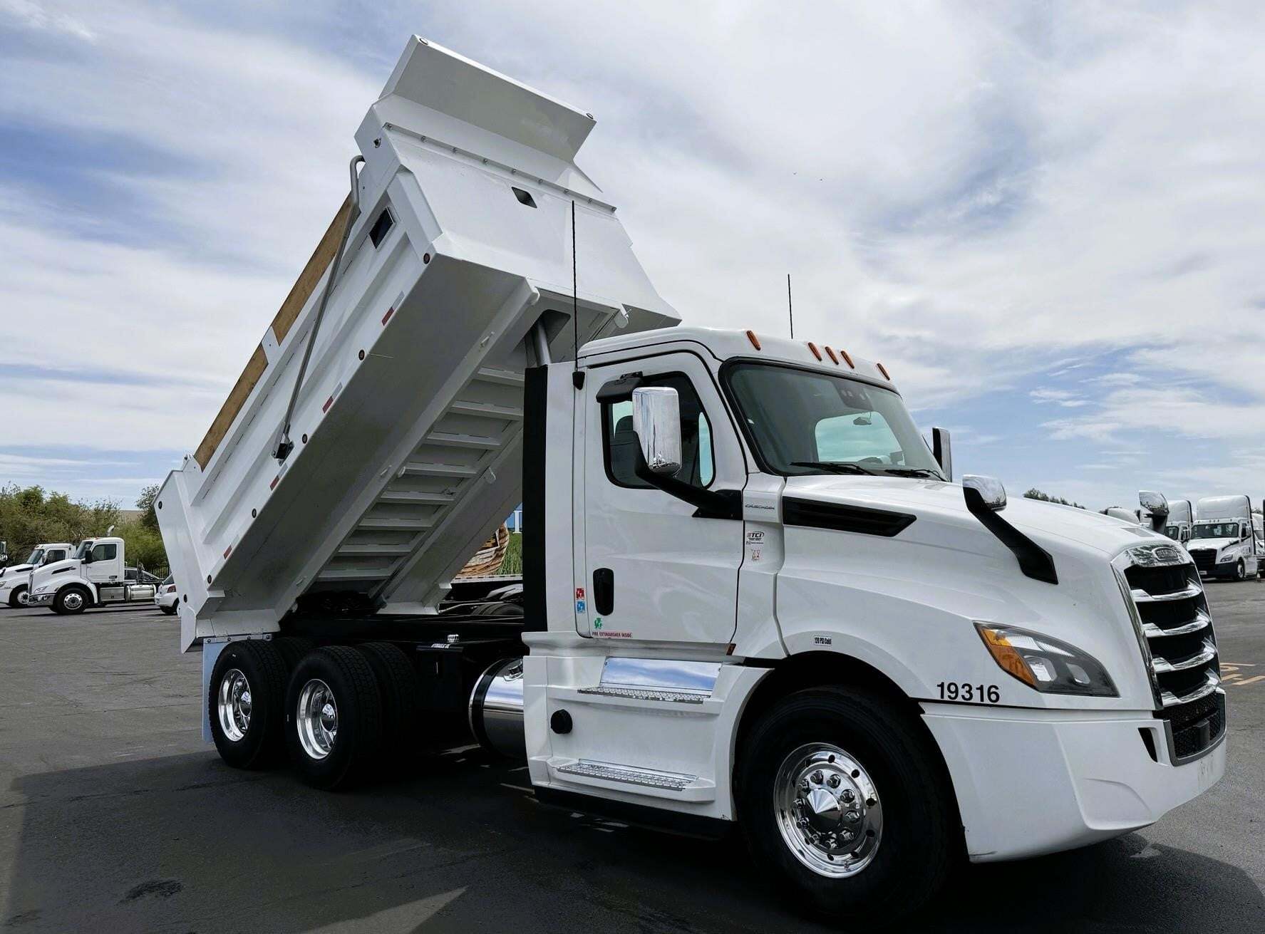 2019 FREIGHTLINER CASCADIA 126 in North Las Vegas, NV