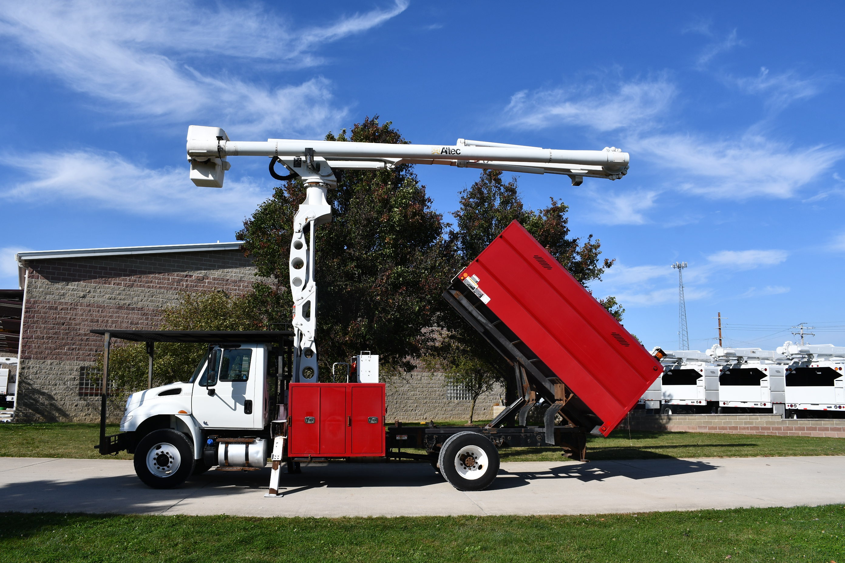 2017 INTERNATIONAL 4300 in Clinton, IL