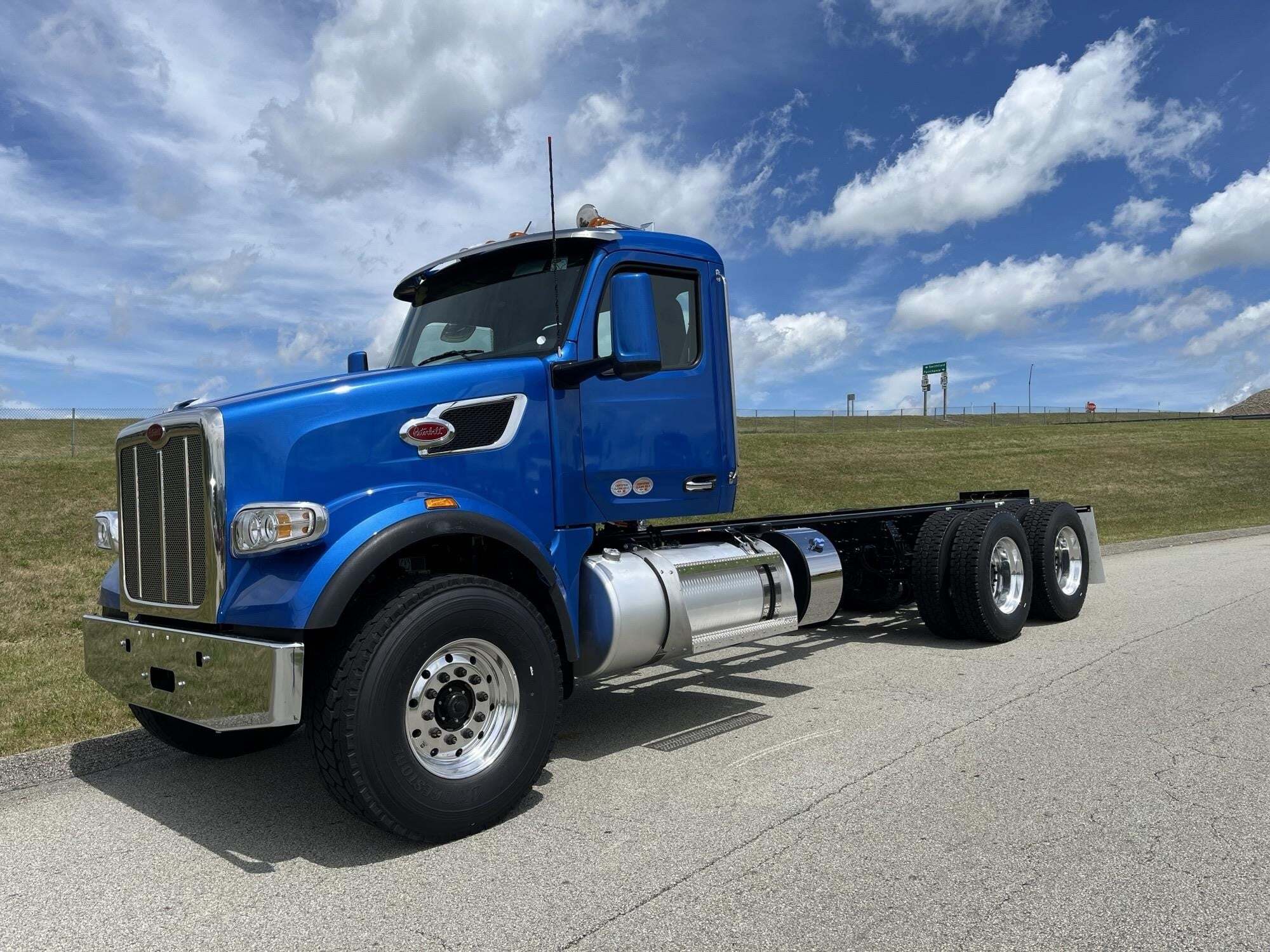 2027 PETERBILT 567 in Smithfield, PA