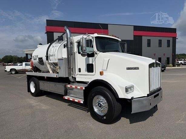 2010 KENWORTH T800 in Chatham, VA