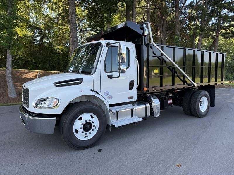 2027 FREIGHTLINER BUSINESS CLASS M2 106 in Kingsport, TN
