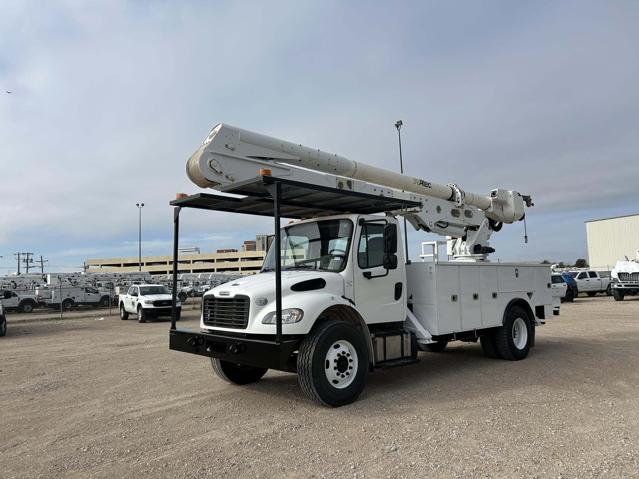 2022 FREIGHTLINER BUSINESS CLASS M2 106 in Waxahachie, TX
