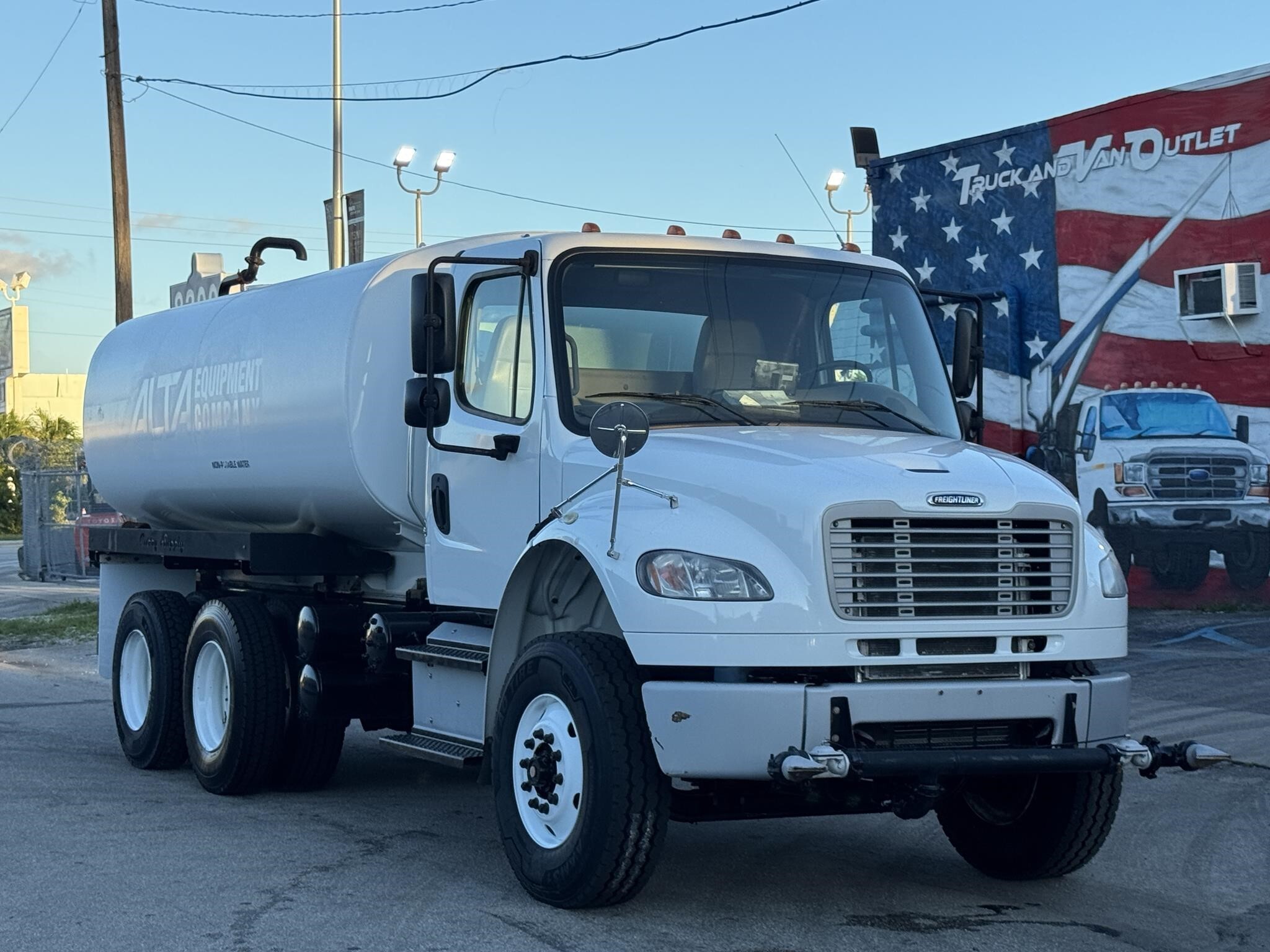 2020 FREIGHTLINER BUSINESS CLASS M2 106 in Miami, FL