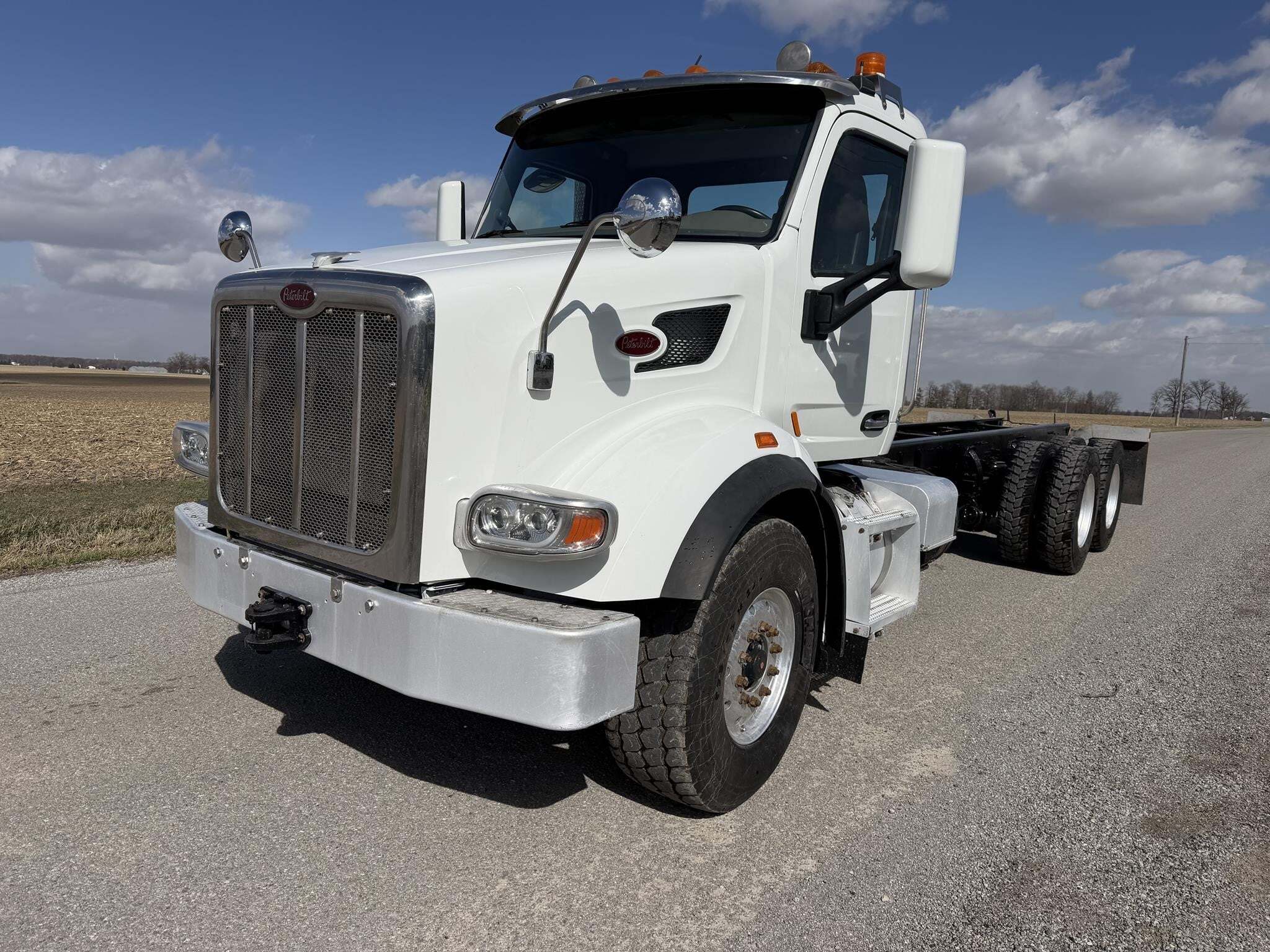 2015 PETERBILT 567 in Monroeville, IN