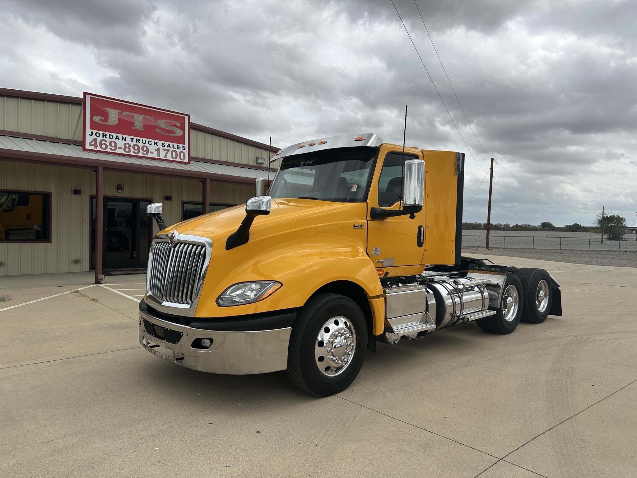 2024 INTERNATIONAL LT in Rhome, TX
