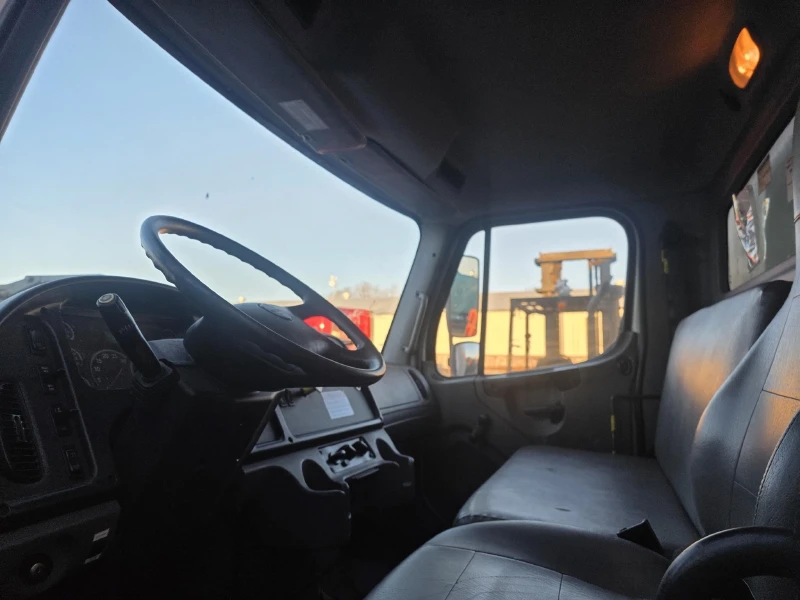 2022 FREIGHTLINER BUSINESS CLASS M2 106