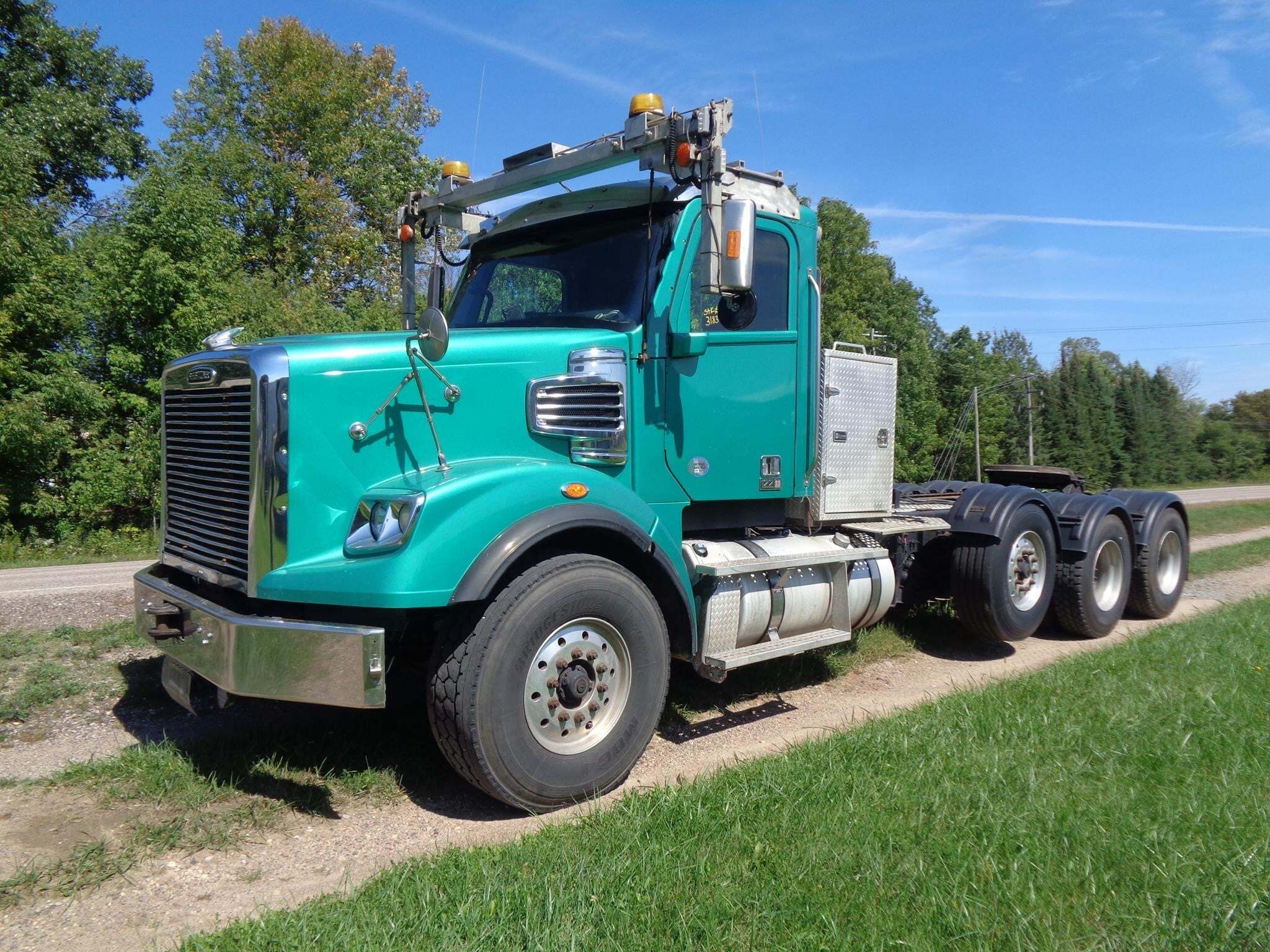 2019 FREIGHTLINER 122 SD in Wittenberg, WI