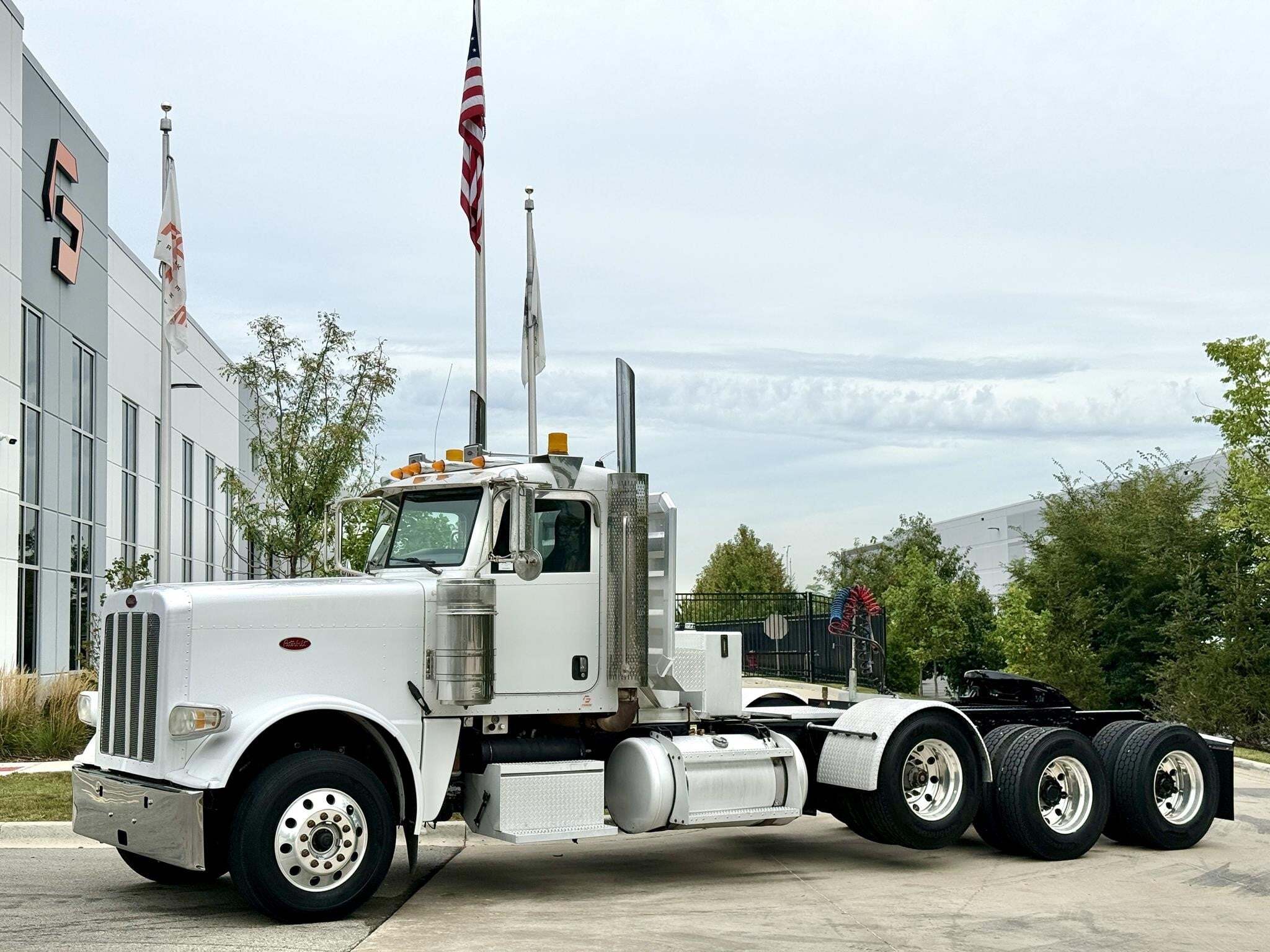 2012 PETERBILT 388 in New Lenox, IL