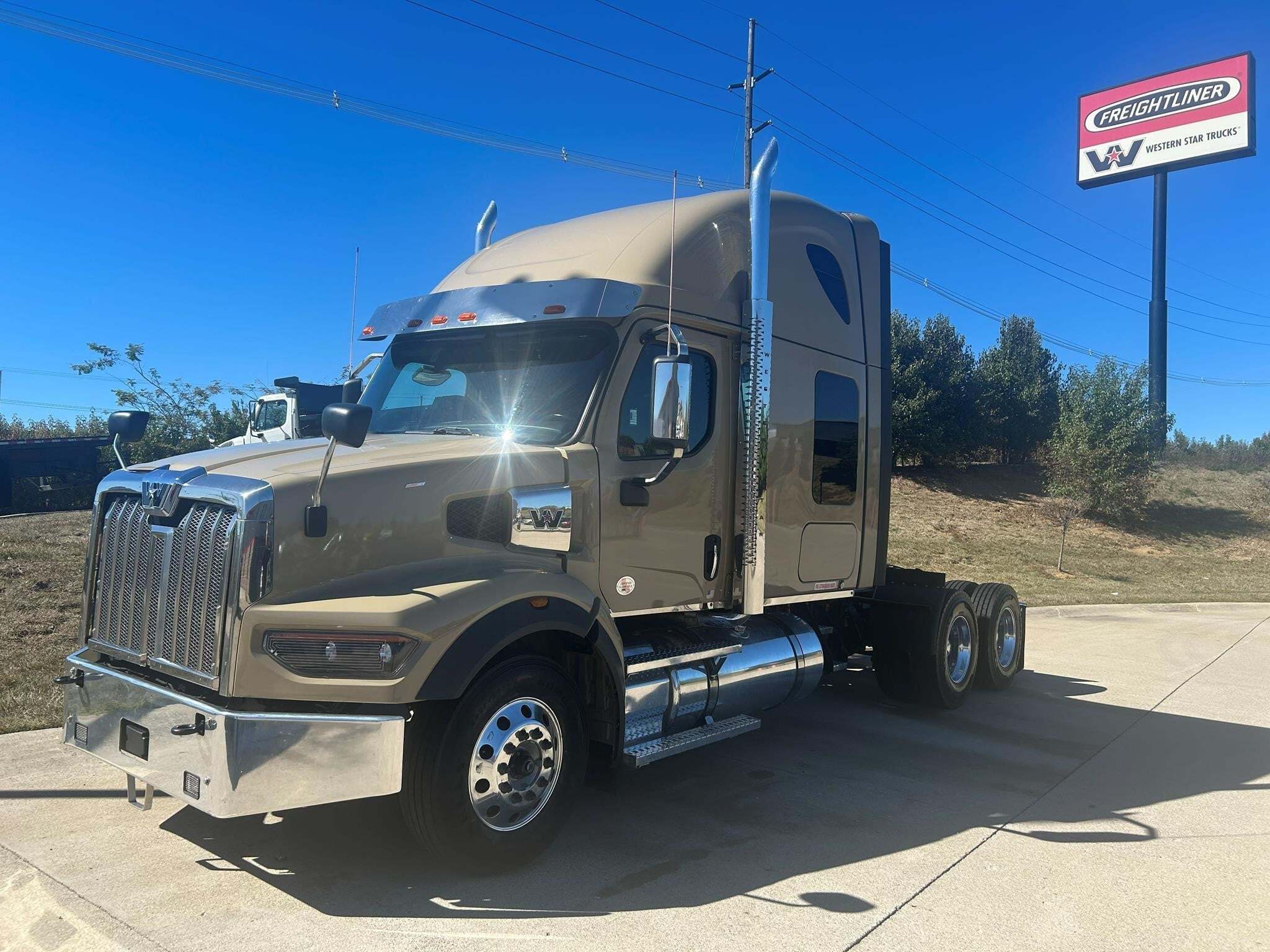 2024 WESTERN STAR 49X in Walton, KY