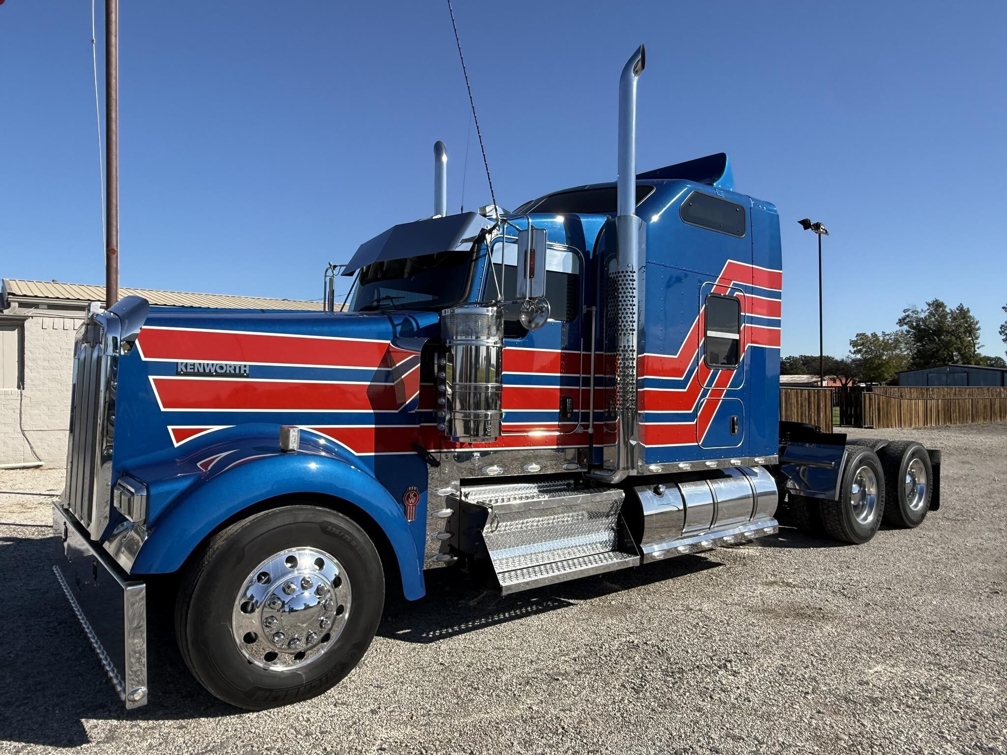 2022 KENWORTH W900L in Eastland, TX