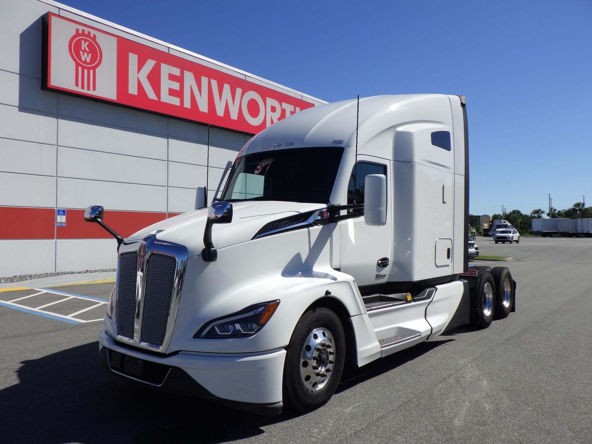 2023 KENWORTH T680 in Jacksonville, FL