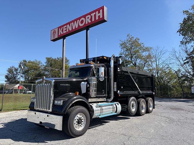 2027 KENWORTH W900 in Coopersburg, PA
