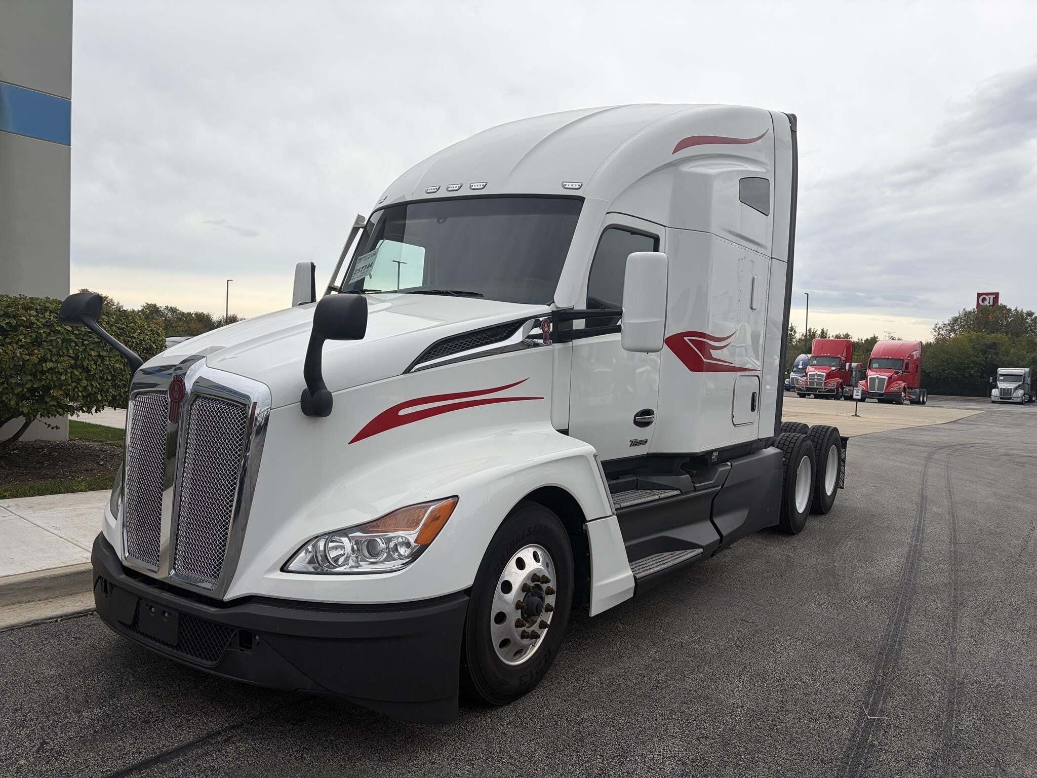 2023 KENWORTH T680 in Minooka, IL