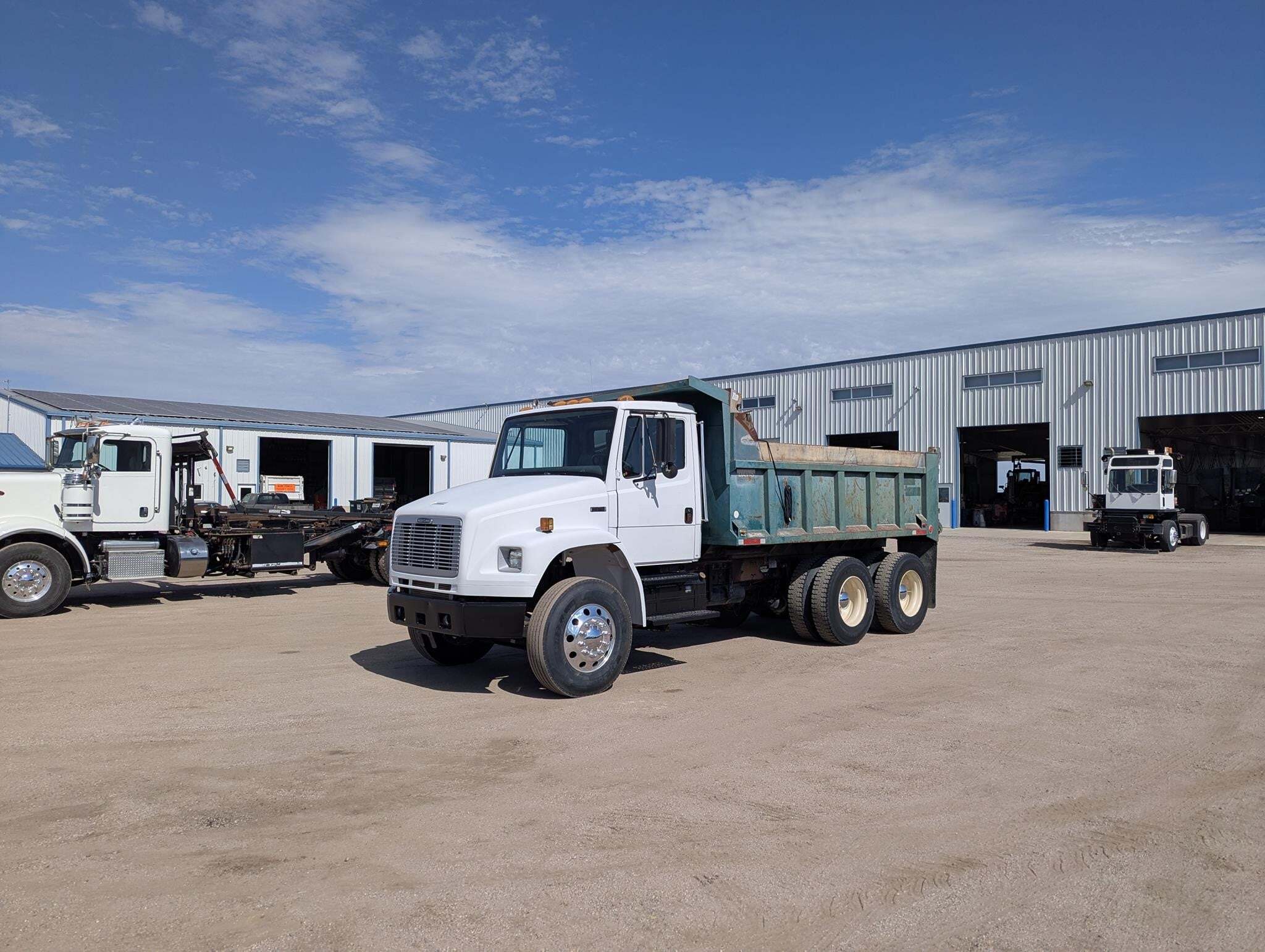 2003 FREIGHTLINER FL80 in Sawyer, KS
