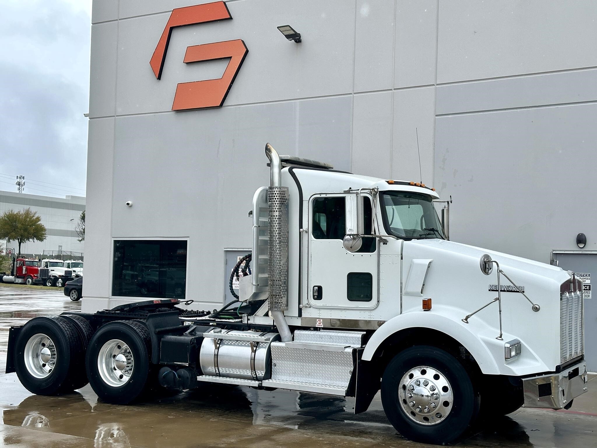 2013 KENWORTH T800 in Hutchins, TX