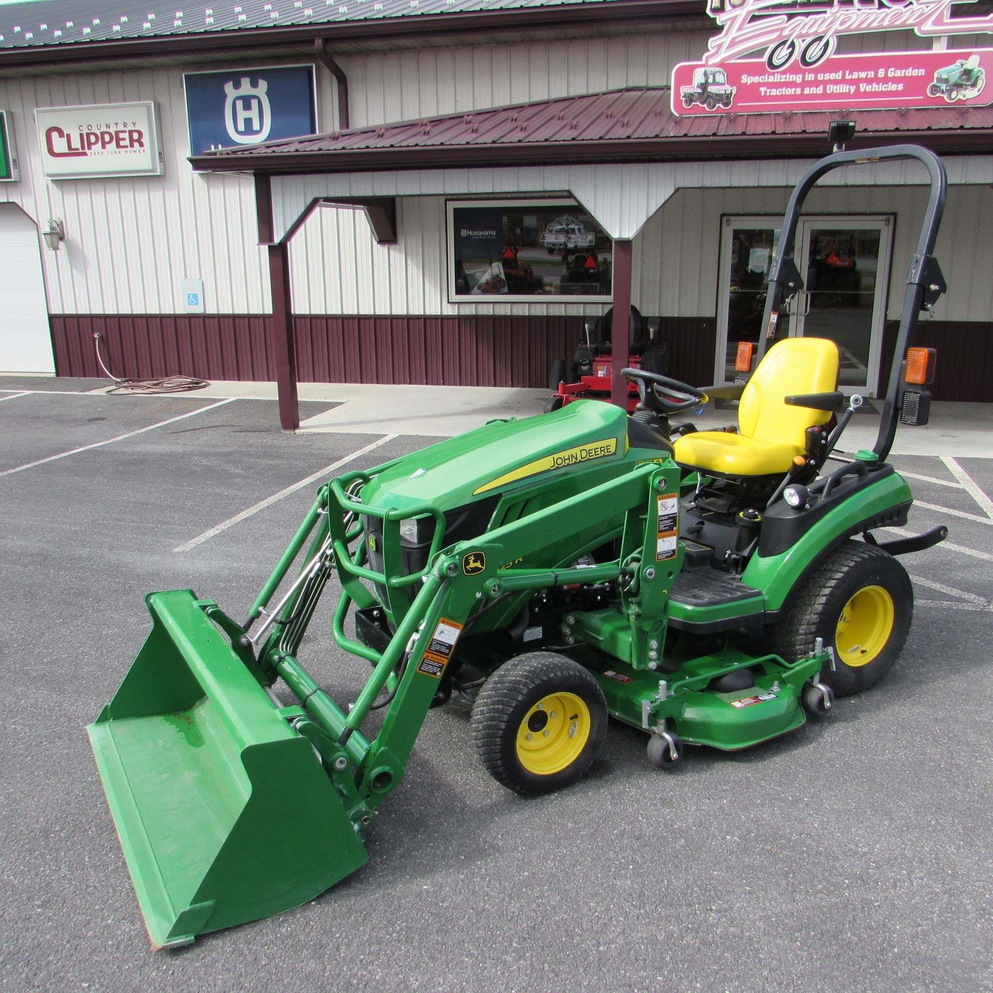 2017 JOHN DEERE 1025R in Chambersburg, PA