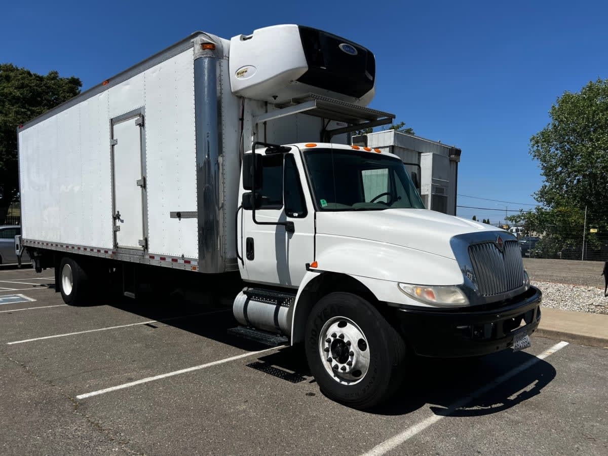 2017 INTERNATIONAL 4300 in Santa Fe Springs, CA