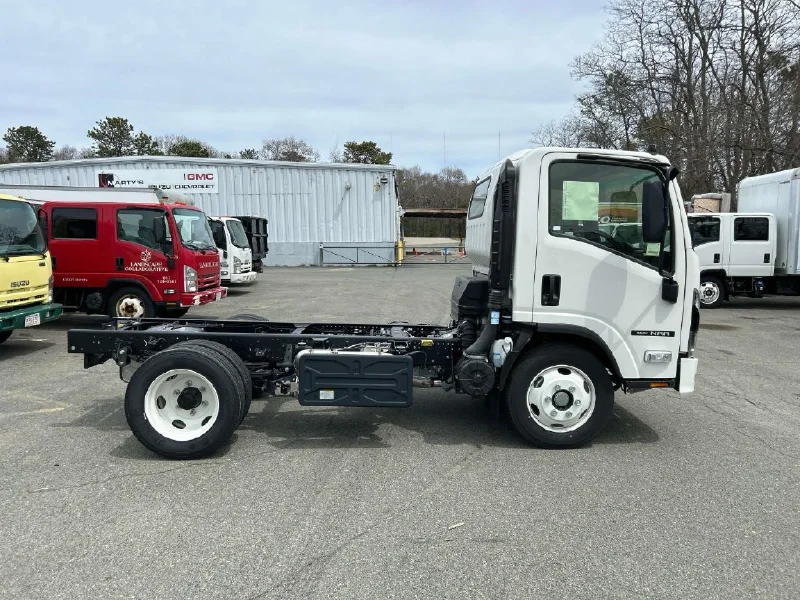 2025 ISUZU NRR
