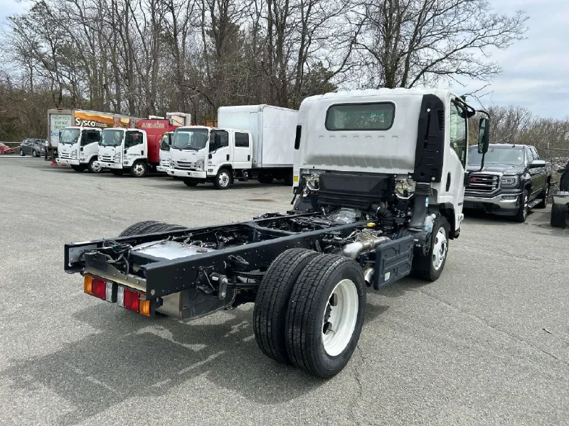 2025 ISUZU NRR