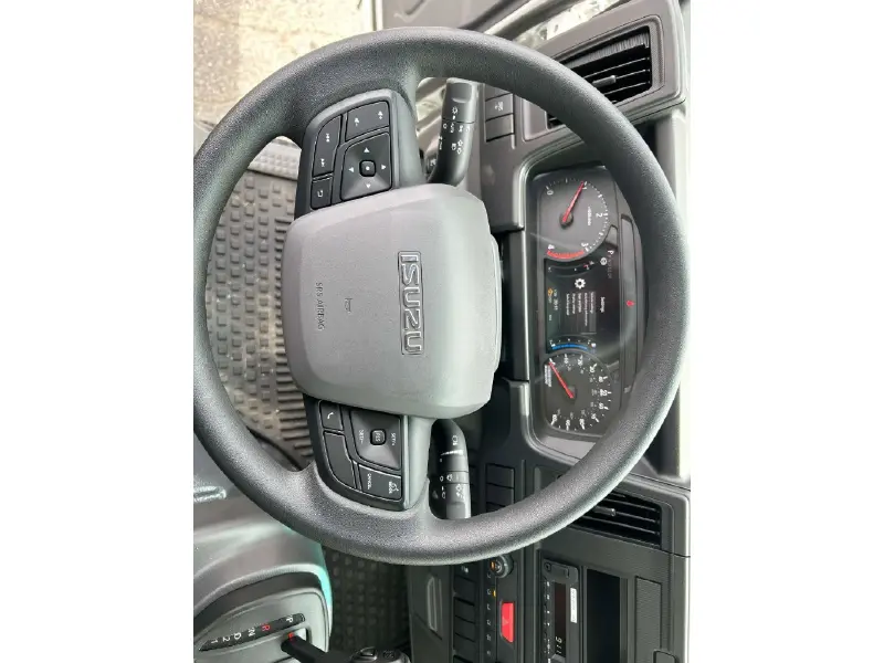 2025 ISUZU NRR