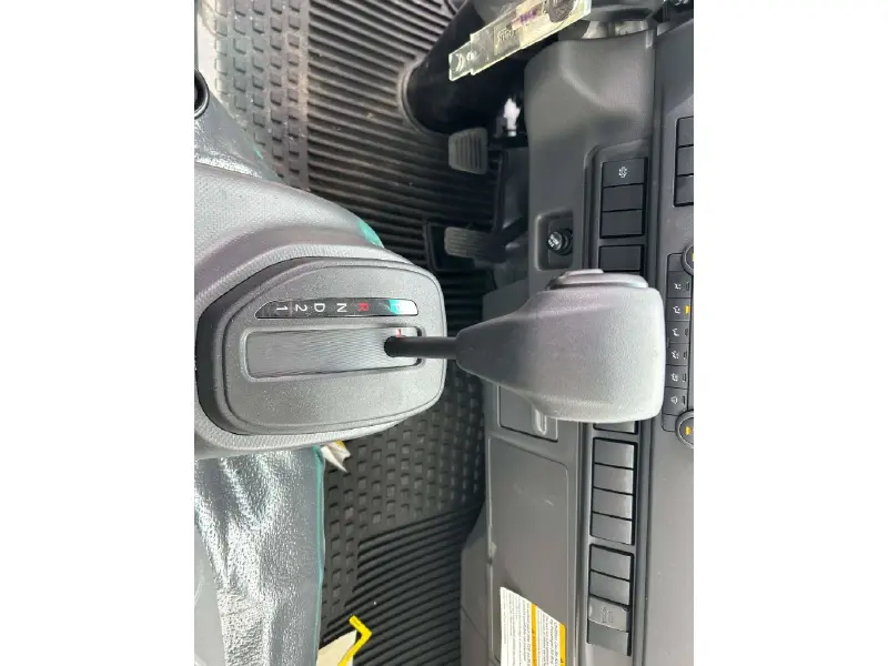 2025 ISUZU NRR