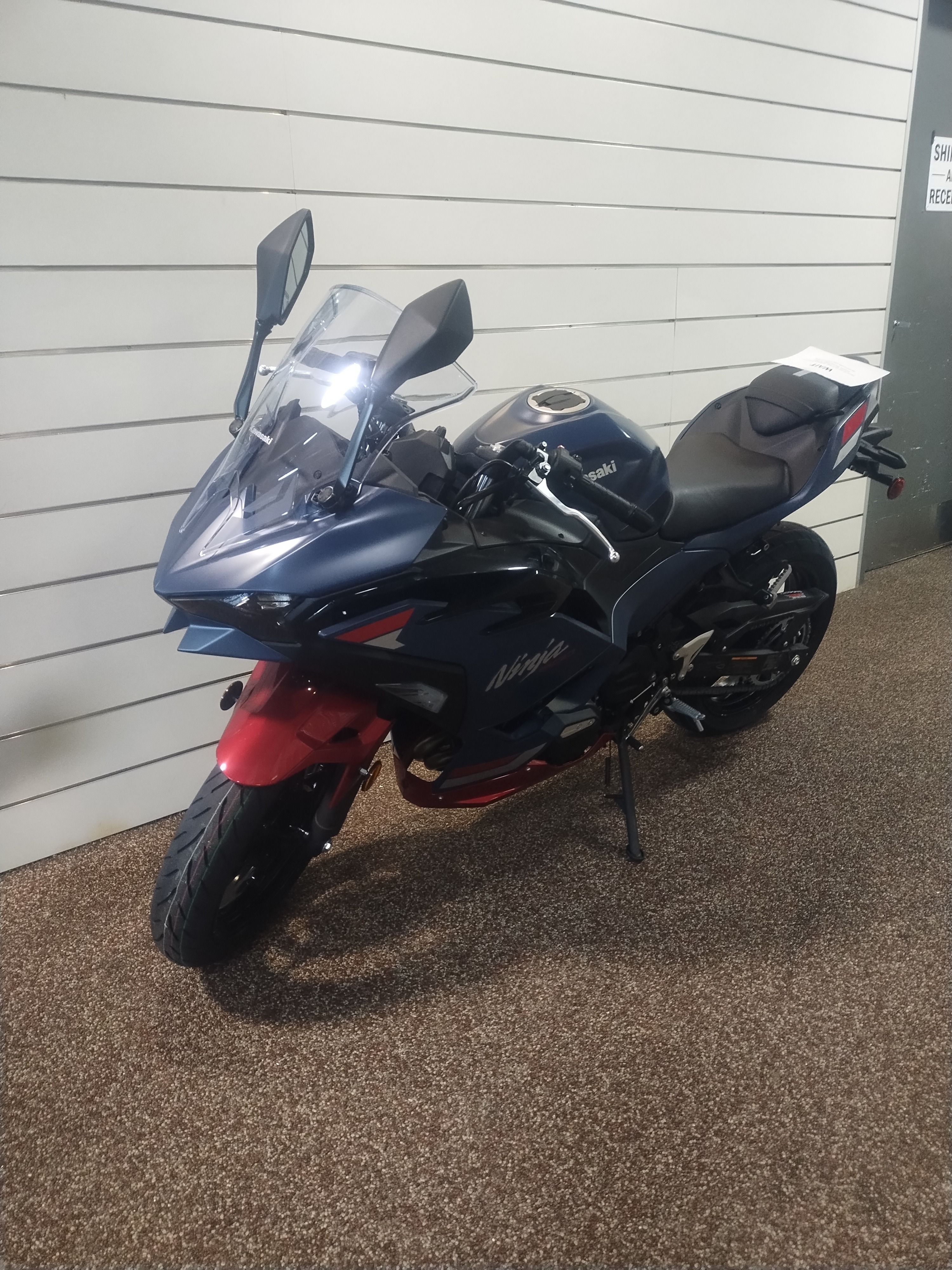 2026 Kawasaki Ninja® 500 SE ABS in bear DE