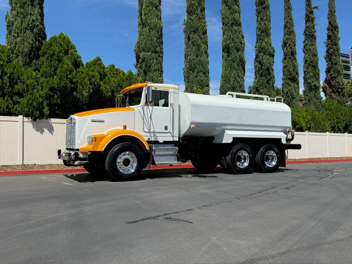 1995 KENWORTH T800 in Yucaipa, CA