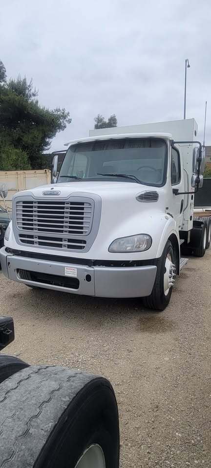 2011 FREIGHTLINER BUSINESS CLASS M2 in Mission Hills, CA