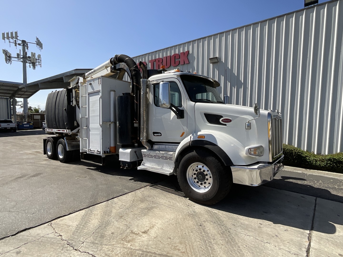 2016 PETERBILT 567 in Fontana, CA
