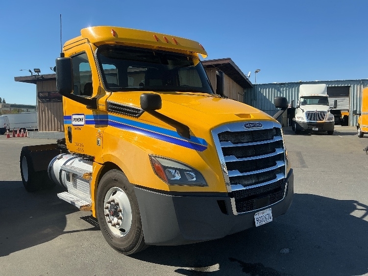 2020 FREIGHTLINER CASCADIA 126 in West Sacramento, CA