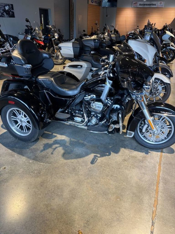 2018 Harley-Davidson Trike FLHTCUTG - Tri Glide Ultra ULTRA CLASSIC® in Bristol, VA