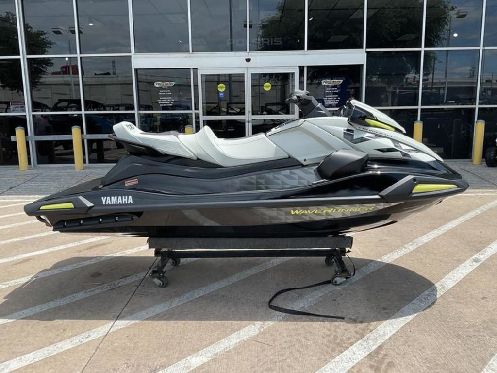 2026 Yamaha VX Cruiser HO with Audio in plano TX