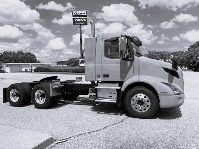 2023 VOLVO VNR64T300 in Duncan, SC