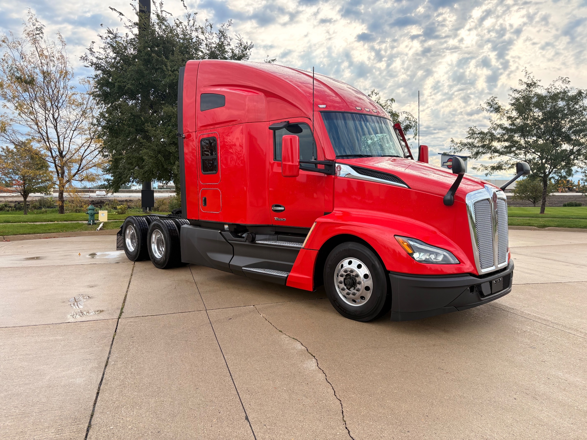 2022 KENWORTH T680 in Cedar Rapids, IA