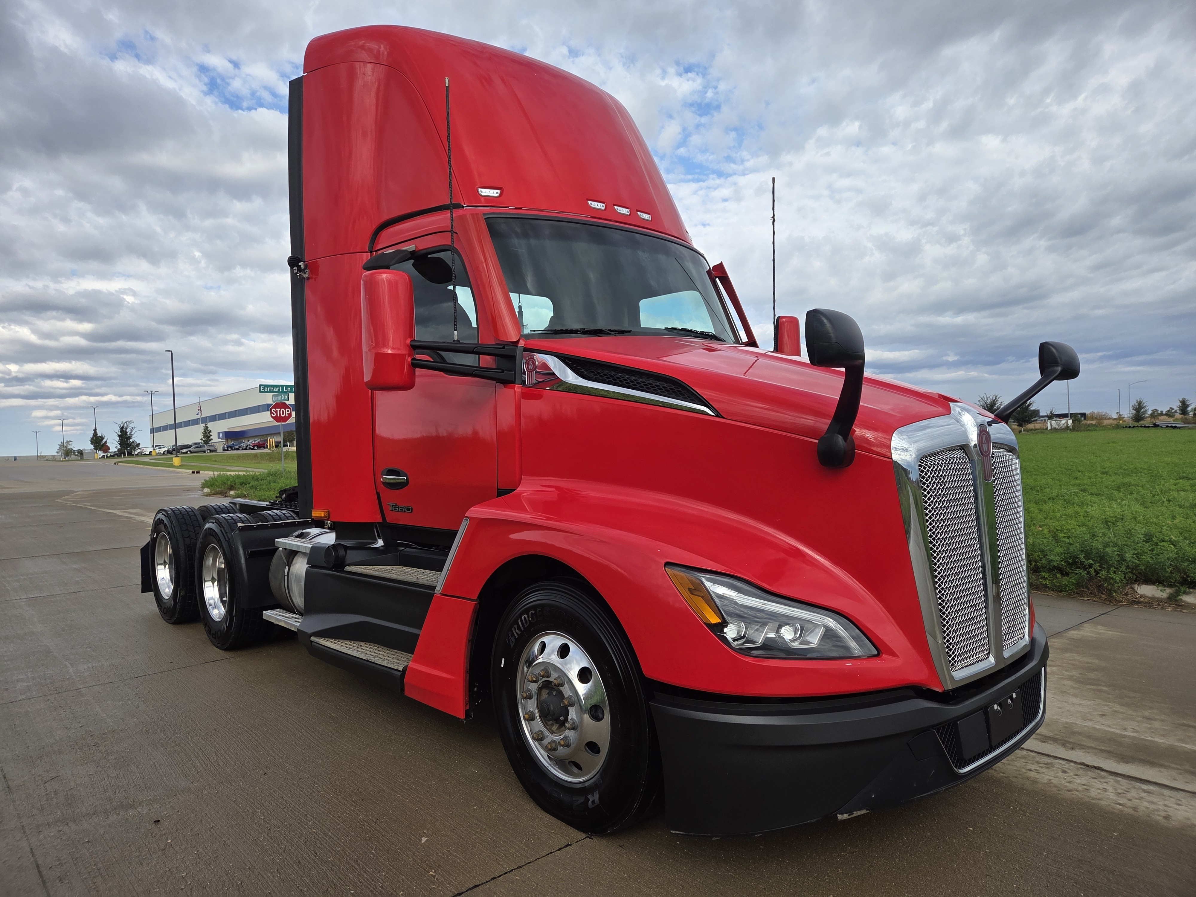 2023 KENWORTH T680 in Cedar Rapids, IA