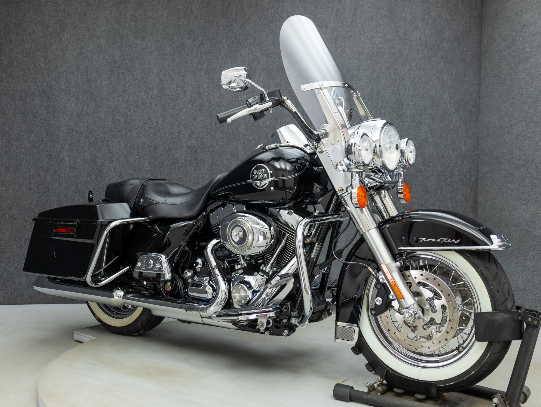 2010 Harley Davidson FLHRC ROAD KING CLASSIC CLASSIC in Coxsackie, NY