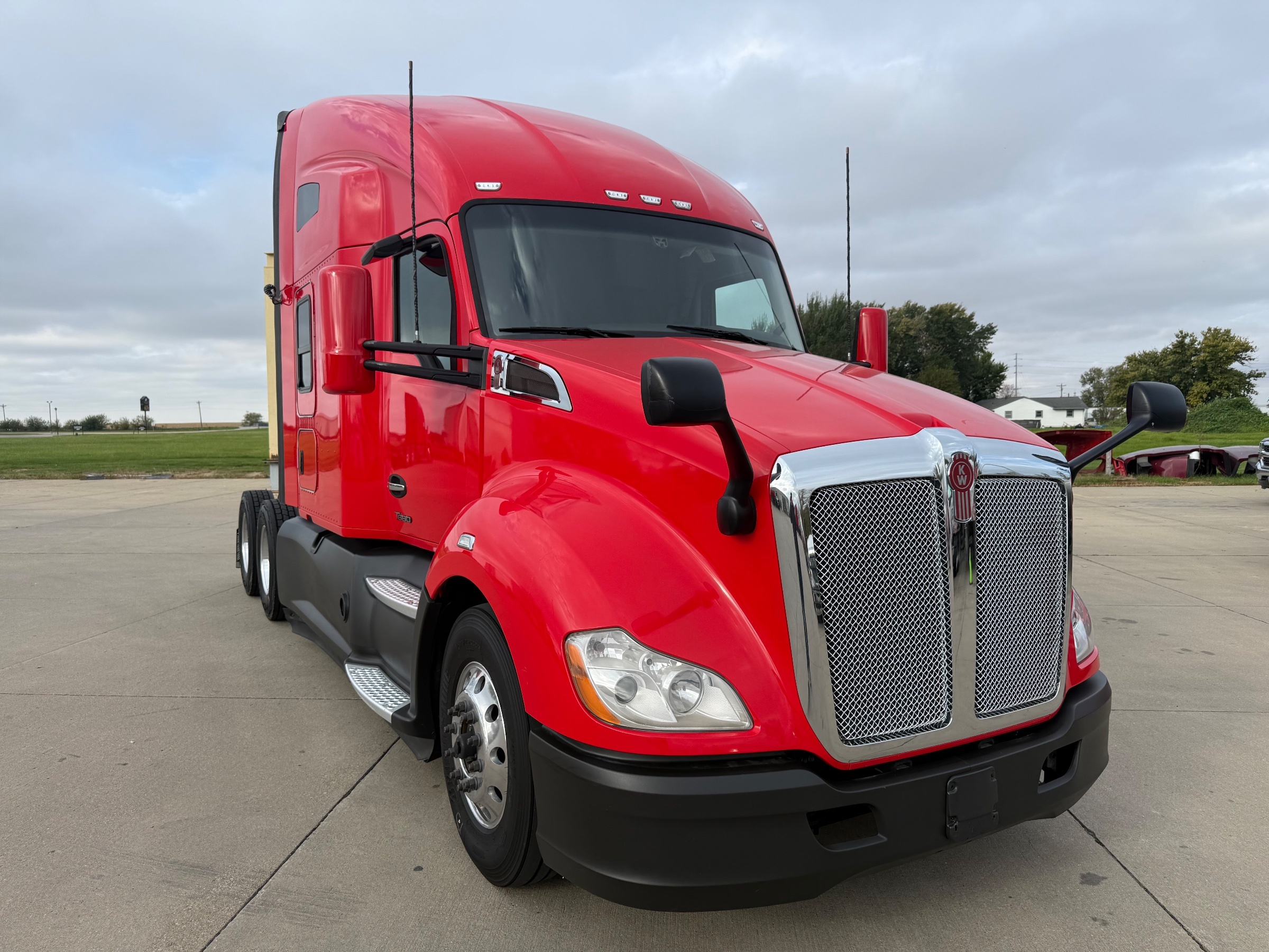 2022 KENWORTH T680 in Cedar Rapids, IA